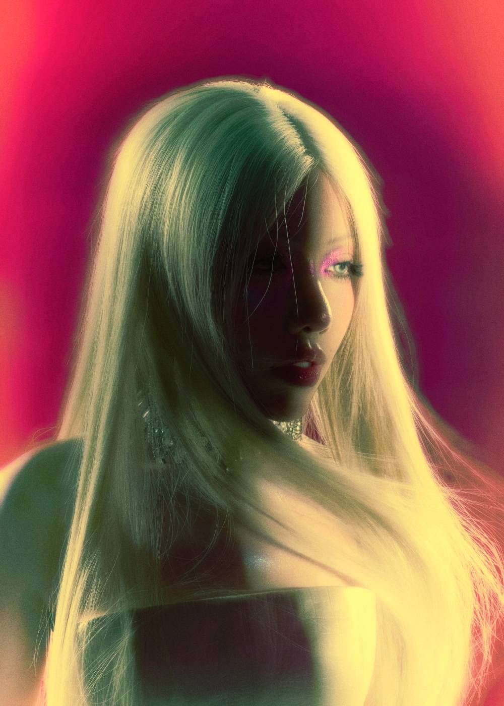 Ph&ugrave;ng Kh&aacute;nh Linh tung "Giả vờ" trước liveshow 3 ng&agrave;y - Ảnh 2.