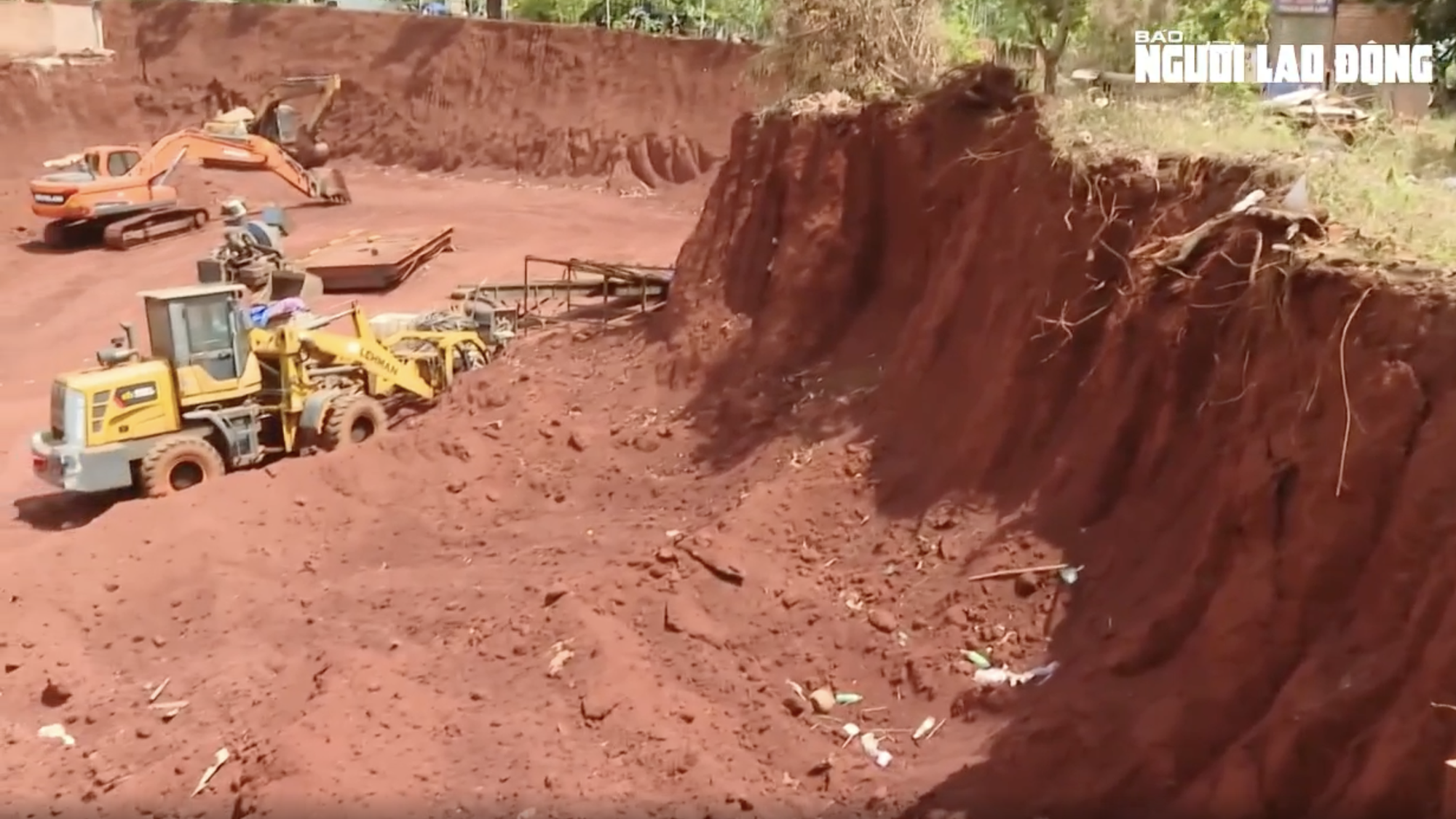 Nh&agrave; d&acirc;n cheo leo b&ecirc;n vực ở Đồng Nai: Chủ đầu tư xin lỗi v&agrave; cam kết khắc phục - Ảnh 4.