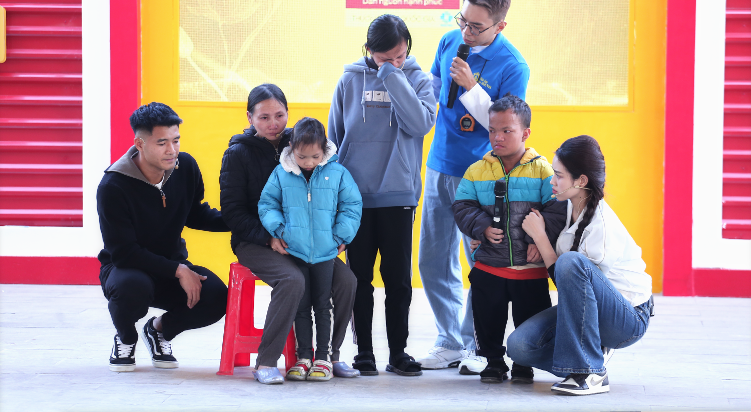 H&agrave; Đức Chinh bật kh&oacute;c nức nở- Ảnh 2.