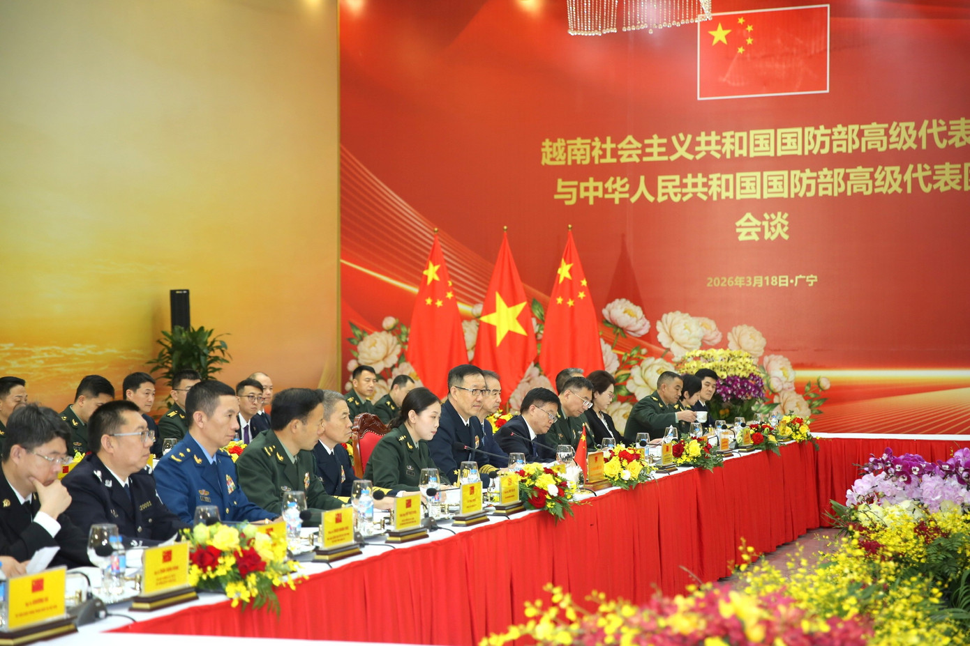 Đại tướng Phan Văn Giang v&agrave; Thượng tướng Đổng Qu&acirc;n hội đ&agrave;m: Giao lưu Quốc ph&ograve;ng Việt - Trung 2026 - Ảnh 2.