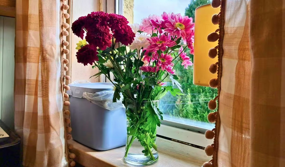 Mua hoa về cắm, đừng bao giờ đặt ở vị tr&iacute; n&agrave;y trong nh&agrave; - Ảnh 1.