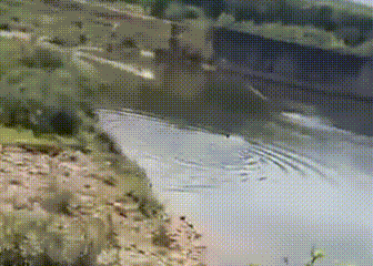 Th&oacute;t tim gi&acirc;y ph&uacute;t cứu nam sinh lớp 8 bị đuối nước- Ảnh 1.