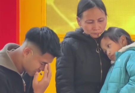 H&agrave; Đức Chinh bật kh&oacute;c nức nở- Ảnh 3.