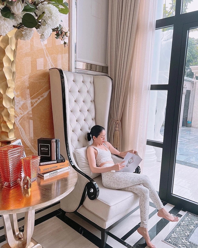 Lệ Quy&ecirc;n sống sang chảnh trong biệt thự 600m2, tuy&ecirc;n bố 3,6 tỷ chỉ đủ x&acirc;y cổng nh&agrave; - Ảnh 12.