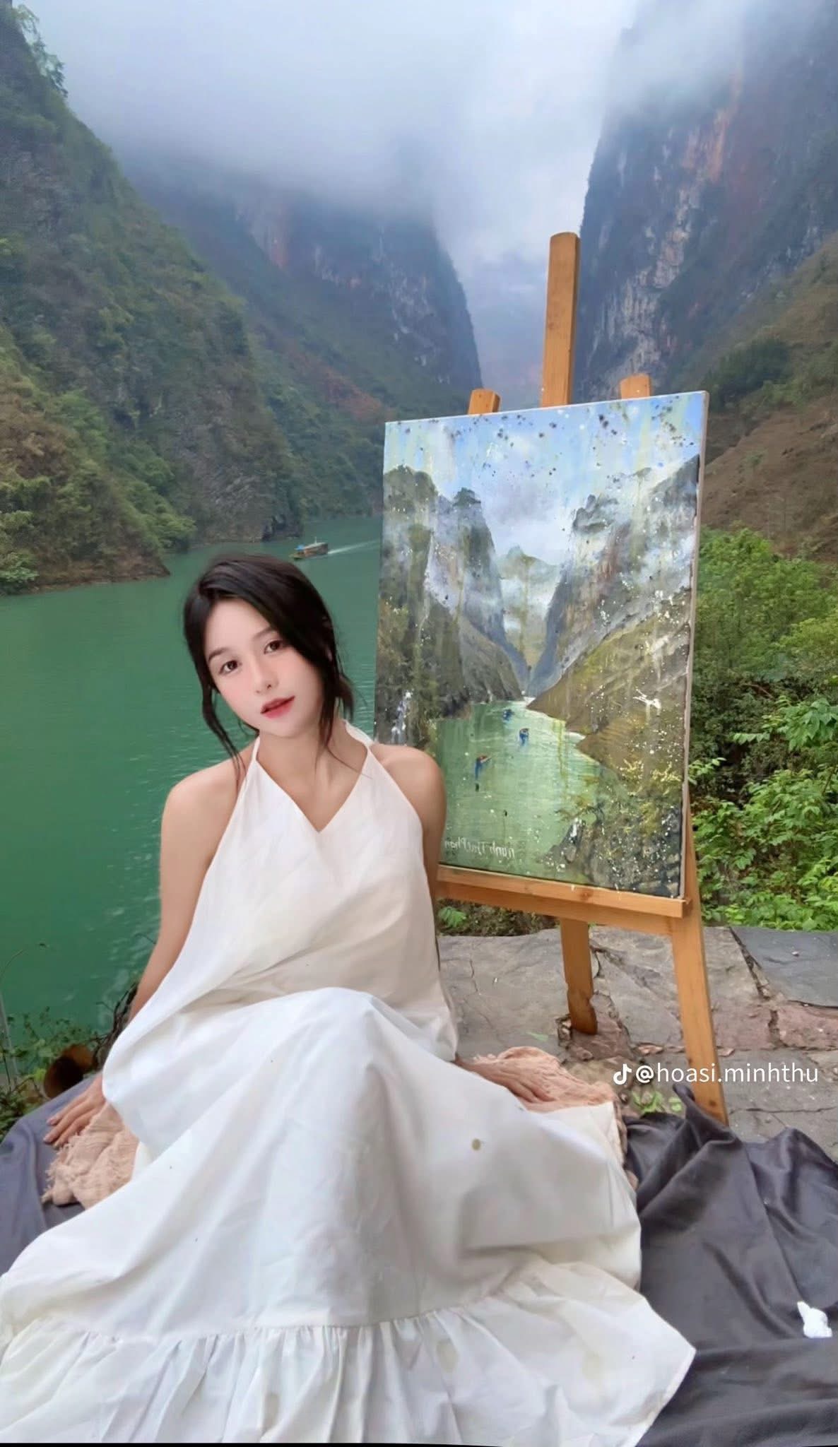 Qu&aacute; xinh đẹp, nữ hoạ sĩ c&oacute; nỗi khổ, cứ đăng b&agrave;i l&agrave; bị gắn m&aacute;c "c&acirc;u view" - Ảnh 2.