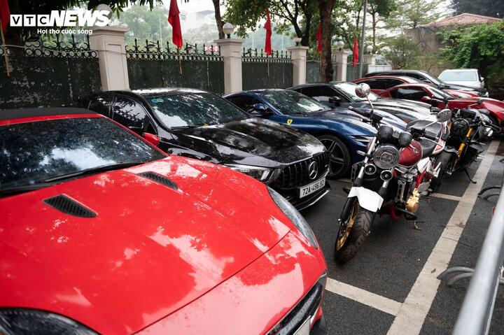 Bố mẹ Mr Pips r&uacute;t tiền mua v&agrave;ng khi con trai bị bắt giữ năm 2024 - Ảnh 2.