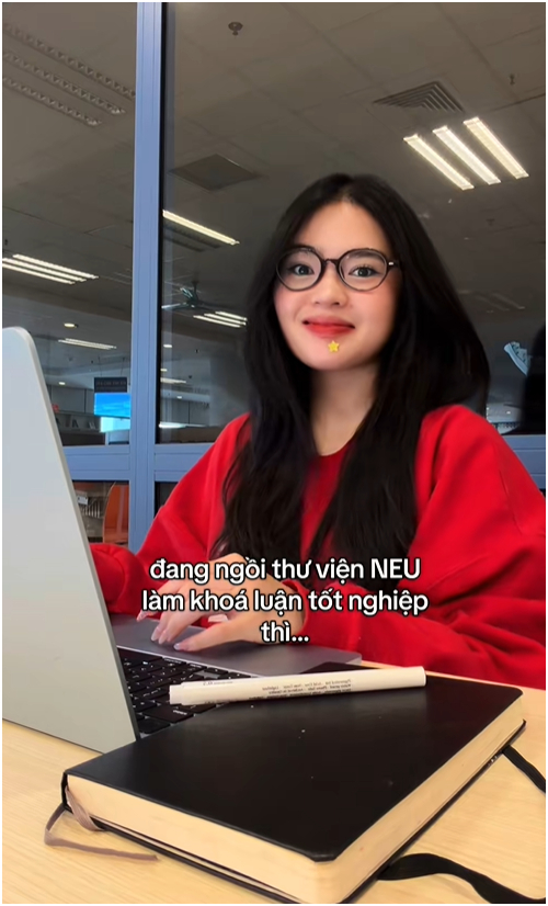 "N&agrave;ng thơ" sống một m&igrave;nh trong ph&ograve;ng trọ 3,8 triệu ở H&agrave; Nội, nổi tiếng với loạt vlogs "dậy từ 1h s&aacute;ng để học b&agrave;i"- Ảnh 1.