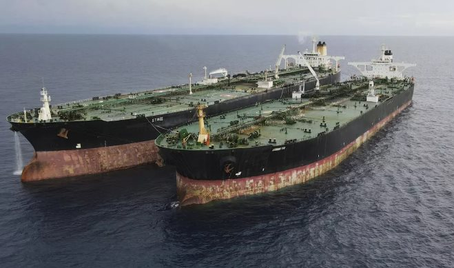 Ph&aacute;t hiện cả chục t&agrave;u chở gần 1 triệu tấn dầu Nga đang đến Trung Quốc th&igrave; quay đầu, đi thẳng đến Ấn Độ - Ảnh 1.