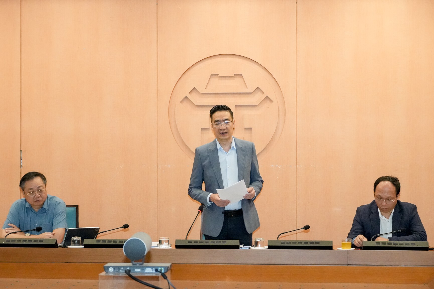 Gi&aacute;m đốc Sở Quy hoạch H&agrave; Nội khẳng định th&ocirc;ng tin di dời d&acirc;n 860 . 000 Người l&agrave; kh&ocirc;ng ch&iacute;nh x&aacute;c - Ảnh 1.