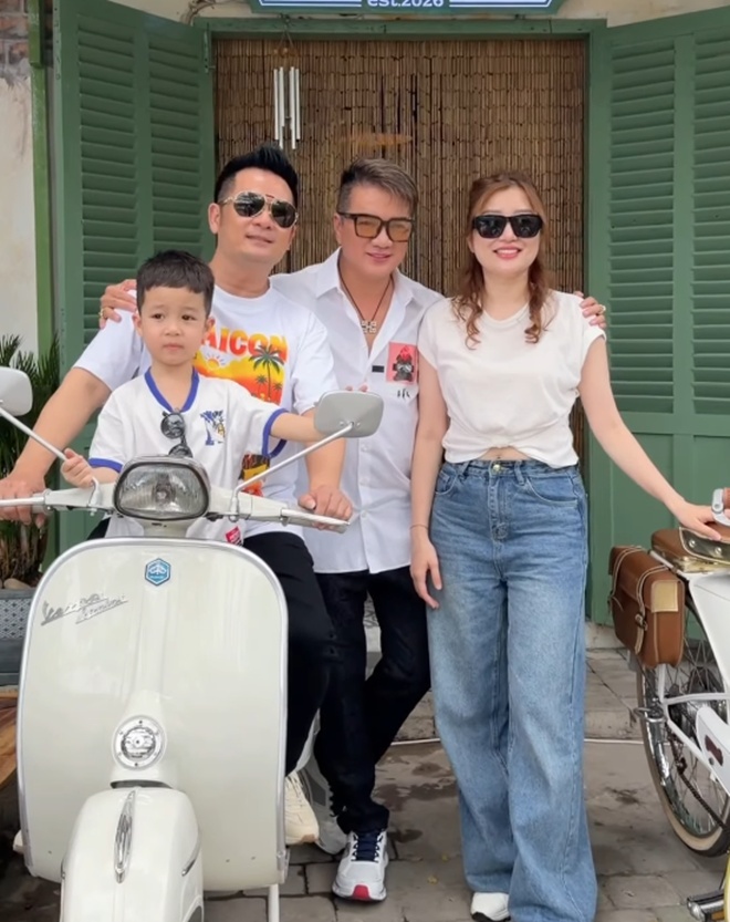 Đ&agrave;m Vĩnh Hưng n&oacute;i về 1 ca sĩ đ&igrave;nh đ&aacute;m: "Người ấy đ&atilde; chủ động đến b&ecirc;n t&ocirc;i v&agrave; đưa tay vuốt m&aacute;" - Ảnh 1.