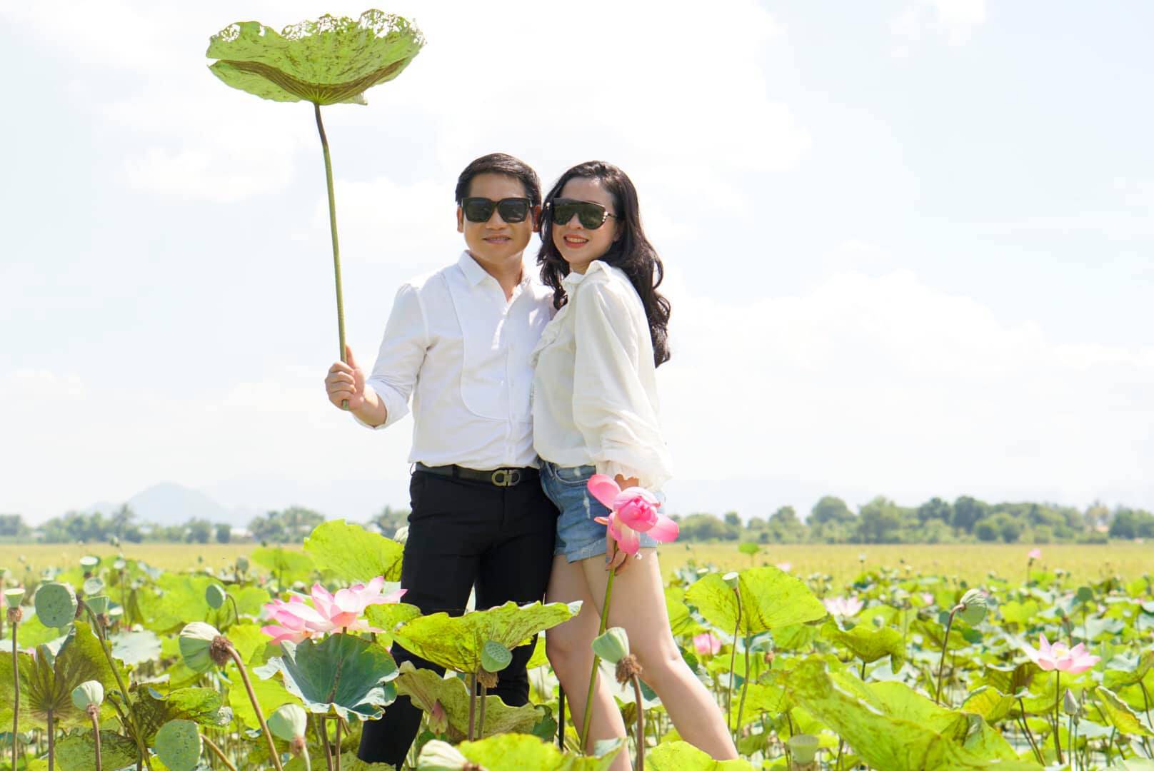 Cuộc sống tuổi 50 của "&ocirc;ng ho&agrave;ng nhạc đỏ" v&agrave; mối t&igrave;nh từ thời cấp 3: Quấn qu&yacute;t kh&ocirc;ng rời - Ảnh 1.