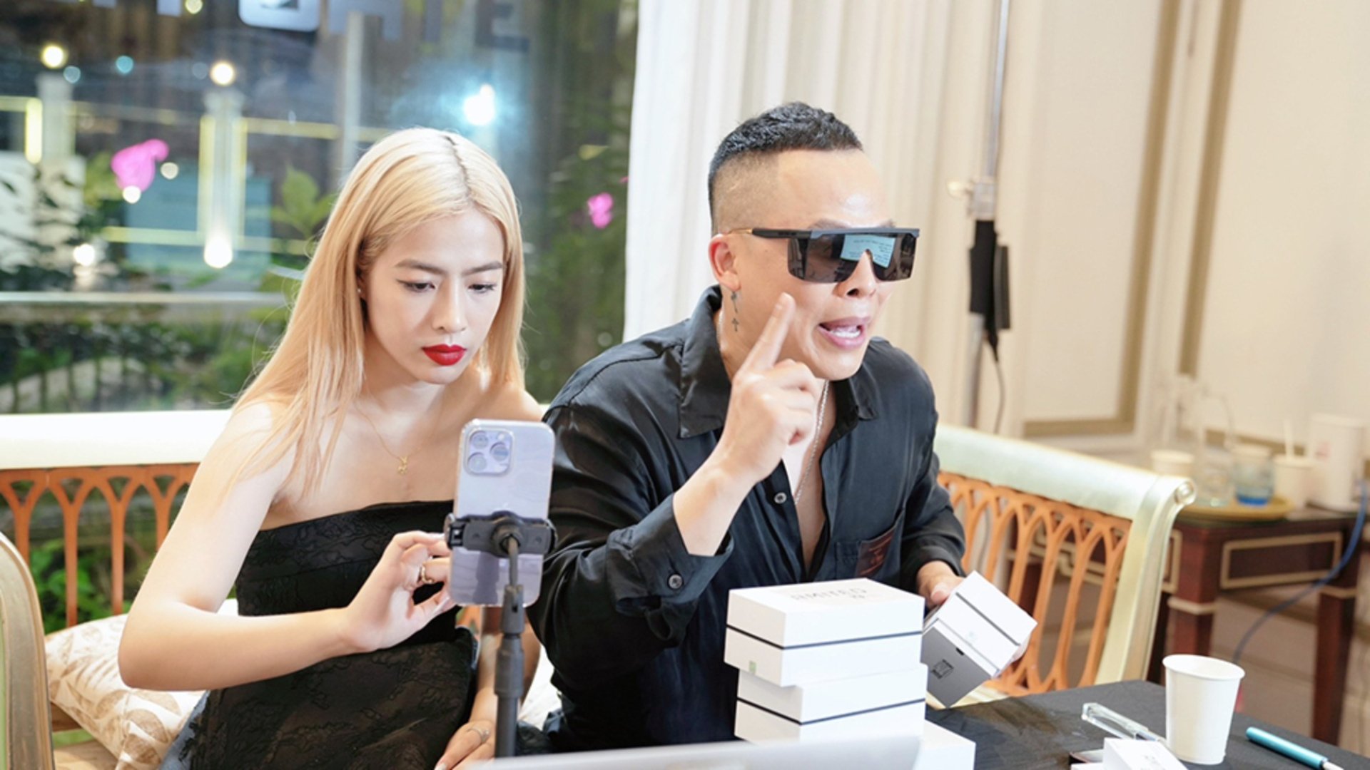 Hội bạn th&acirc;n "muốn gia nhập phải c&oacute; 1 tỷ" của Ngọc Trinh giờ ra sao? - Ảnh 8.