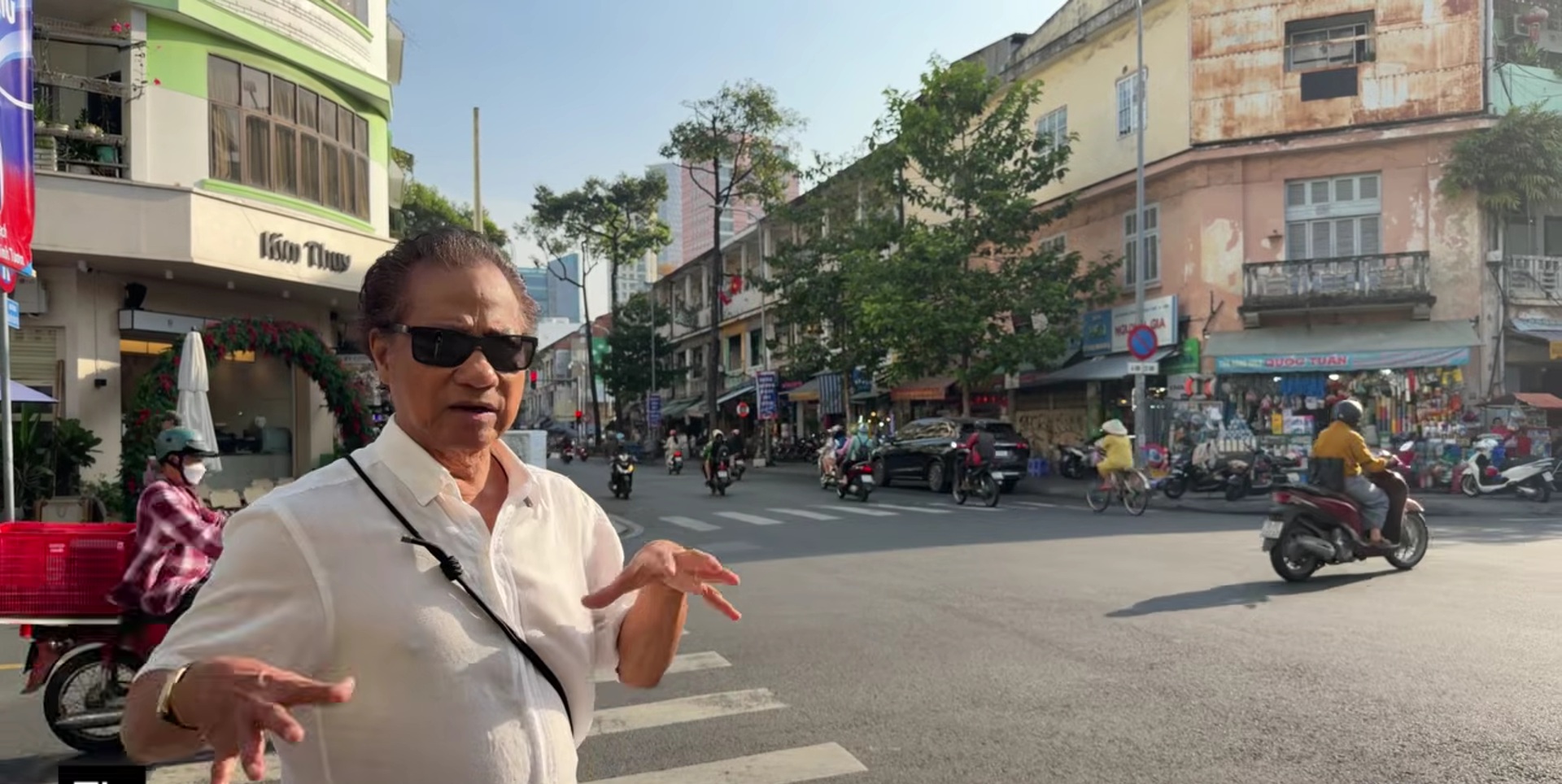 Chế Linh thăm lại một nơi ở TP.HCM: "T&ocirc;i kh&ocirc;ng thể qu&ecirc;n được"- Ảnh 1.