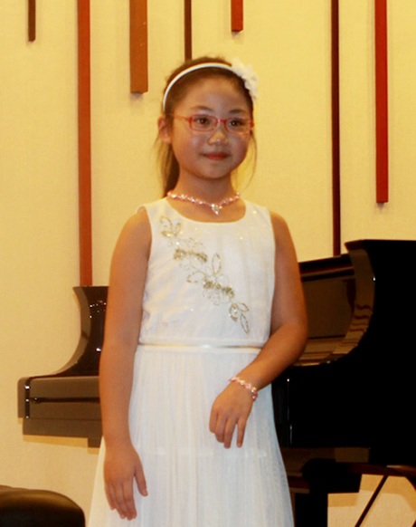 "Thần đồng" piano gốc H&agrave; Nội nổi tiếng từ năm 4 tuổi đứng sau series "dạy bạn trai T&acirc;y n&oacute;i tiếng Việt" g&acirc;y sốt- Ảnh 2.