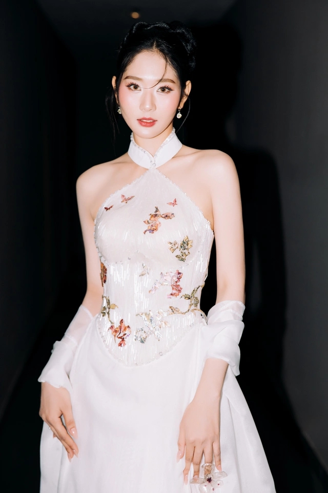 Mỹ nhân Việt đẹp đến mức được ví với Lưu Diệc Phi và Park Min Young, hoàn hảo mọi mặt chỉ trừ 1 điều- Ảnh 5. Mỹ nhân Việt đẹp đến mức được ví với Lưu Diệc Phi và Park Min Young, hoàn hảo mọi mặt chỉ trừ 1 điều- Ảnh 5.