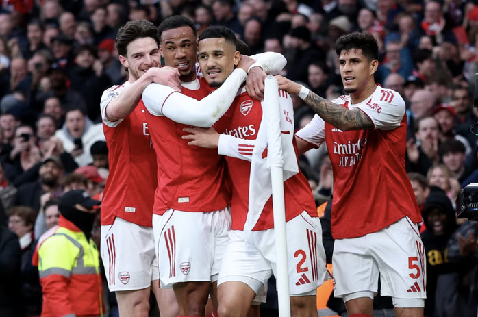 Mưa bàn thắng từ phạt góc, Arsenal đánh bại Chelsea ở derby London - Ảnh 3.