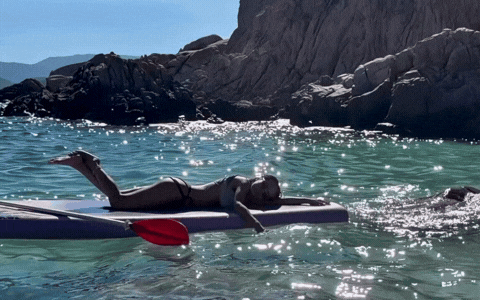 Phương Ly l&ecirc;nh đ&ecirc;nh giữa biển phơi body bốc lửa, ekip &ldquo;t&aacute; hoả&rdquo;- Ảnh 1.