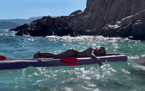 Phương Ly l&ecirc;nh đ&ecirc;nh giữa biển phơi body bốc lửa, ekip &ldquo;t&aacute; hoả&rdquo;- Ảnh 2.