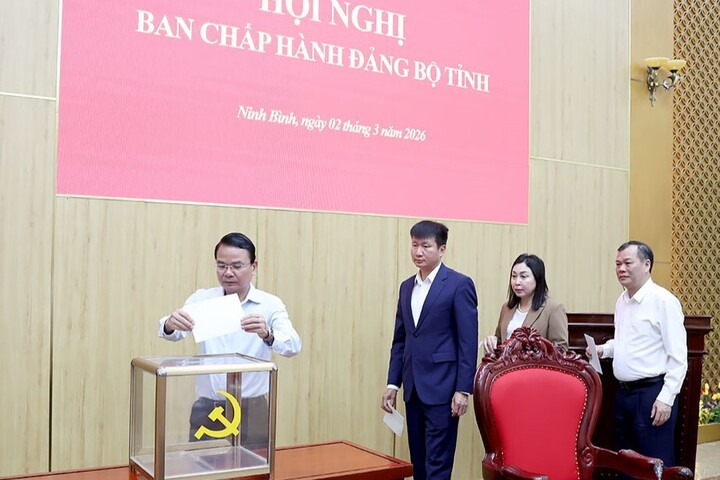 Ông Trần Huy Tuấn được bầu làm Bí thư Tỉnh ủy Ninh Bình nhiệm kỳ 2025 - 2030 - Ảnh 1.