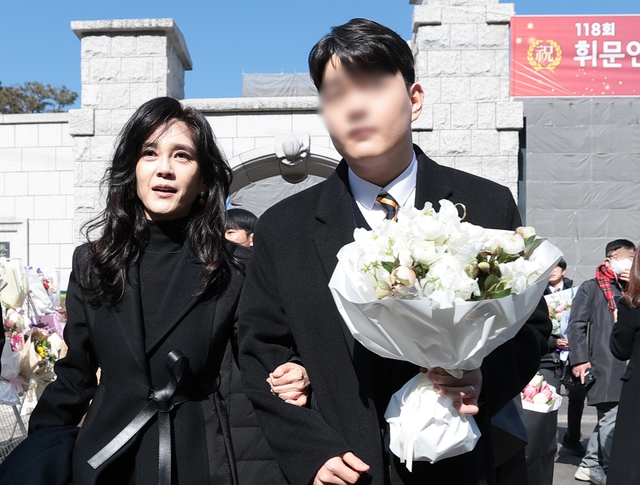 Đại c&ocirc;ng ch&uacute;a Samsung tuổi 55: Rũ bỏ h&ocirc;n nh&acirc;n bi kịch, 12 năm dựng đế chế v&agrave; m&agrave;n "phục th&ugrave;" ngọt ng&agrave;o từ cậu qu&yacute; tử đỗ trường Top 1- Ảnh 6.