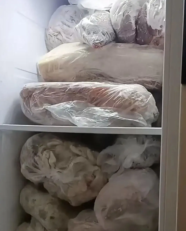 Thịt để tủ đ&aacute; tr&ocirc;ng như thế n&agrave;y tốt nhất n&ecirc;n vứt đi, cho trẻ con ăn c&agrave;ng nguy hiểm! - Ảnh 3.