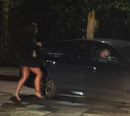 Paparazzi t&oacute;m d&iacute;nh Rooney "say sưa", th&acirc;n mật b&ecirc;n mỹ nh&acirc;n b&iacute; ẩn l&uacute;c nửa đ&ecirc;m- Ảnh 3.