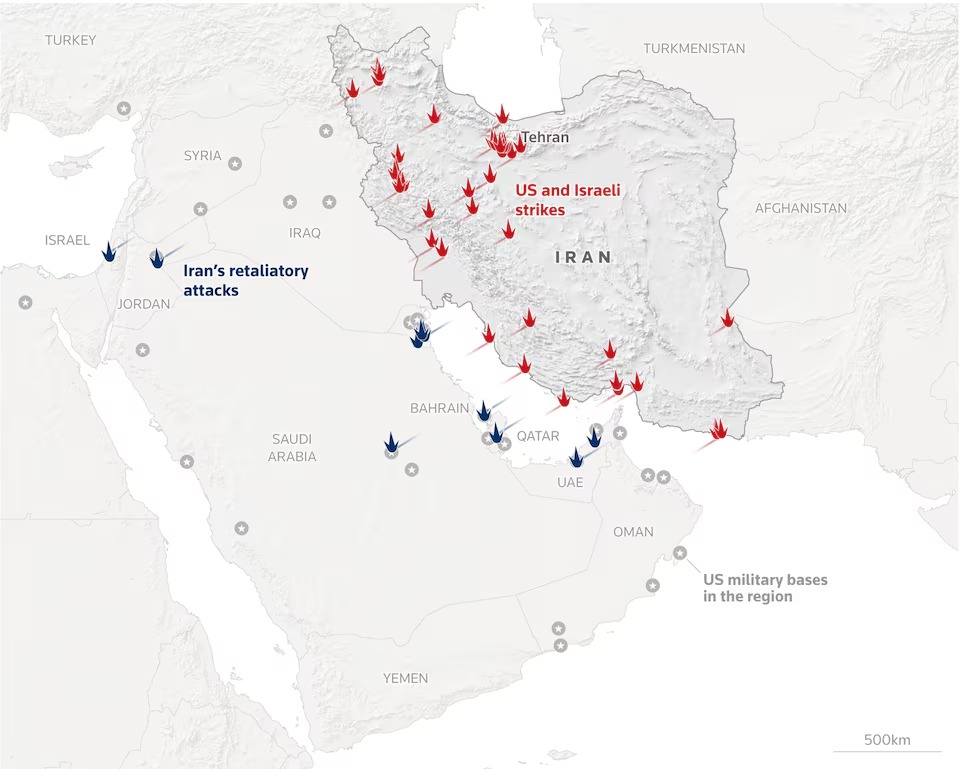 Mỹ tuy&ecirc;n bố tiếp tục tấn c&ocirc;ng Iran, nhắm v&agrave;o kho t&ecirc;n lửa "h&agrave;ng ngh&igrave;n" quả - Tehran đ&aacute;p trả - Ảnh 1.