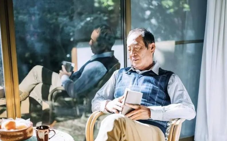 Cụ &ocirc;ng 88 tuổi t&igrave;m thấy hạnh ph&uacute;c tuổi gi&agrave; b&ecirc;n con c&aacute;i v&agrave; gia đ&igrave;nh - Ảnh 1.