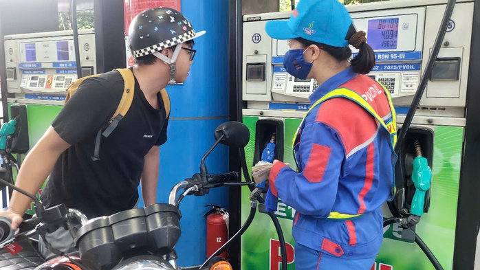 Buộc sử dụng xăng E10 từ 1 - 6 - 2026: Hướng dẫn cho chủ xe máy và ô tô - Ảnh 1. Buộc sử dụng xăng E10 từ 1 - 6 - 2026: Hướng dẫn cho chủ xe máy và ô tô - Ảnh 1.