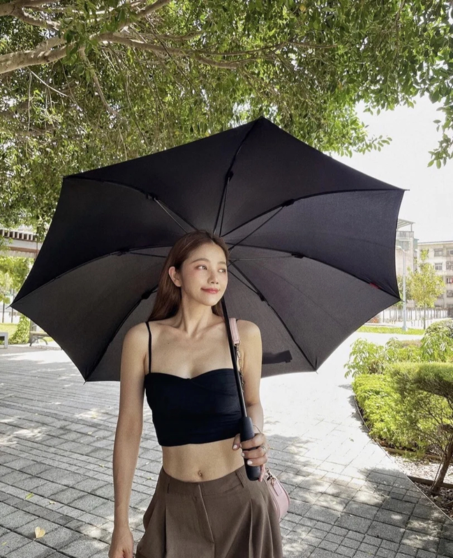 Nhà thiết kế 51 tuổi vẫn trẻ trung như thiếu nữ, hé lộ 10 thói quen chống lão hóa để duy trì vóc dáng và làn da 22 1 111259 1774048815237 17740488154341188921758