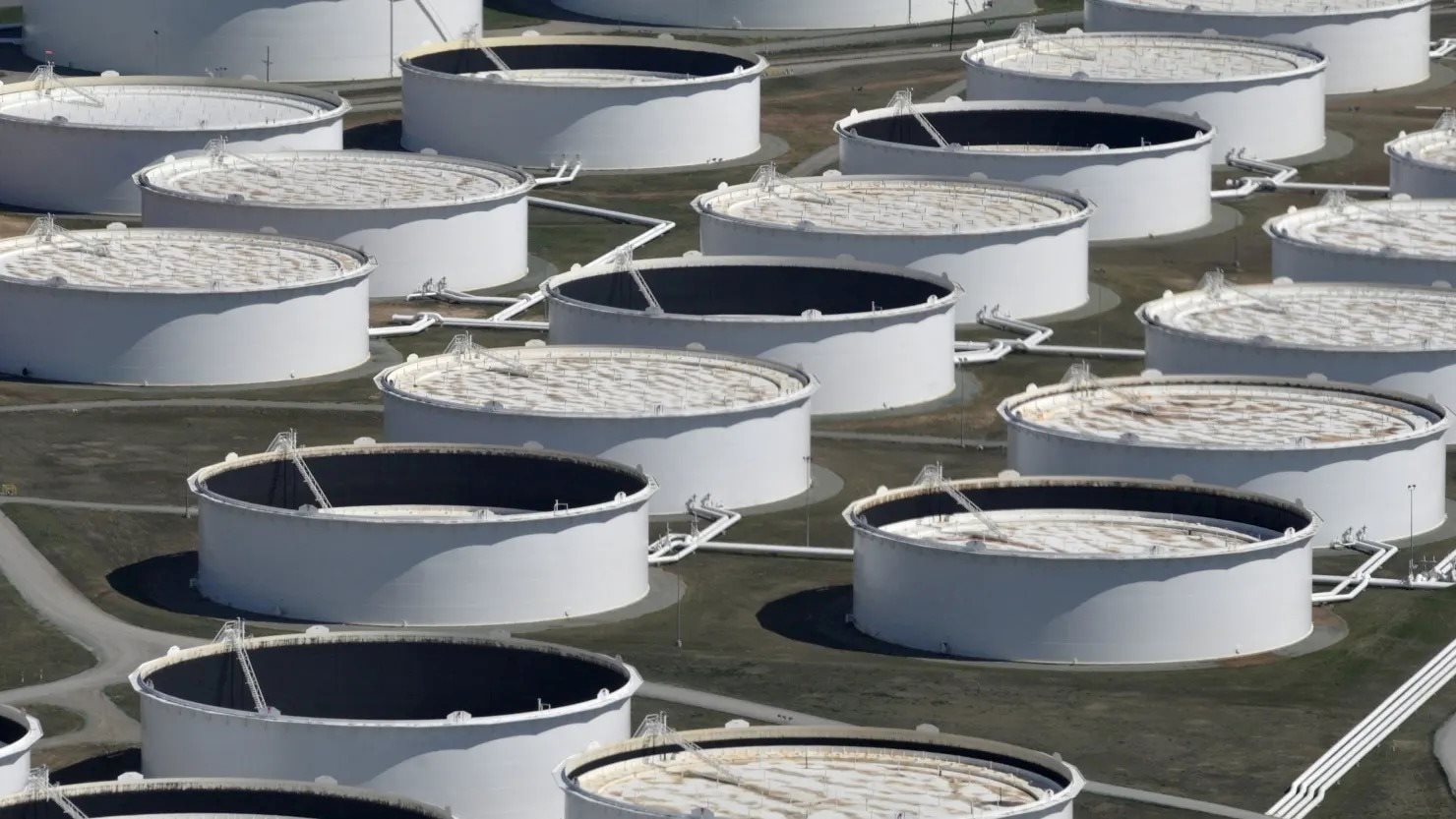 IEA k&ecirc;u gọi người d&acirc;n to&agrave;n cầu chỉ đi l&agrave;m 3 ng&agrave;y/tuần - Ảnh 1.