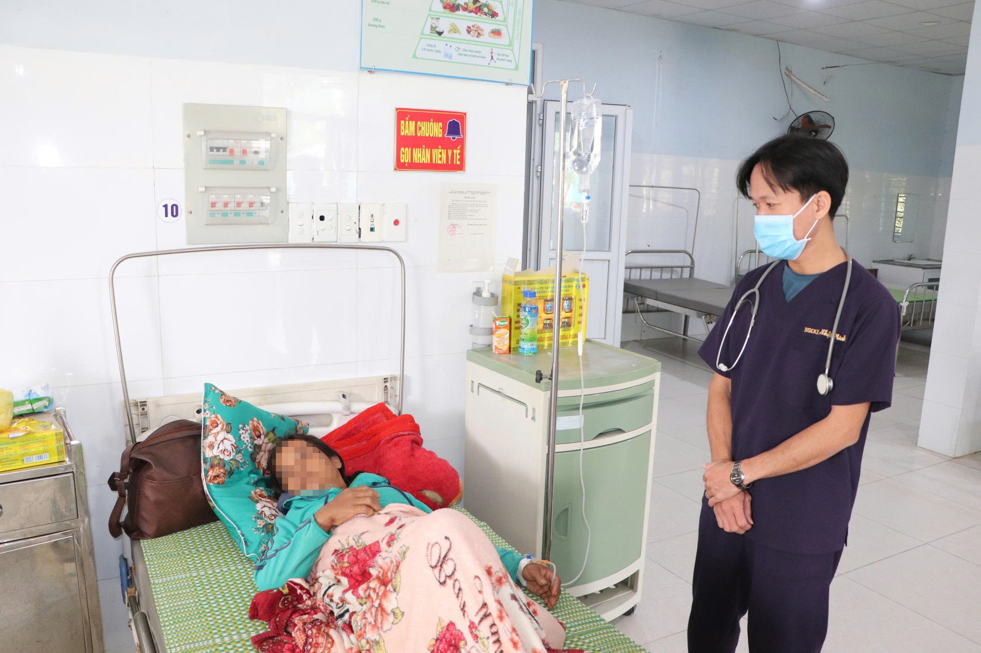 Nguy cơ ngộ độc botulinum từ món cá ủ chua: Cảnh báo sức khỏe 2026 - Ảnh 1. Nguy cơ ngộ độc botulinum từ món cá ủ chua: Cảnh báo sức khỏe 2026 - Ảnh 1.