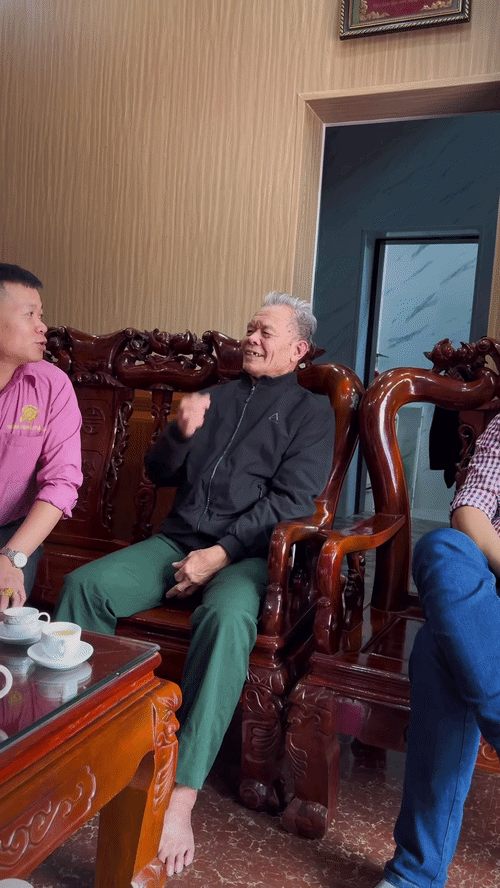 Clip Đại u&yacute; Thăng Văn Cương bẽn lẽn đi hỏi cưới Ho&agrave; Minzy, 1 chi tiết lộ r&otilde; mối quan hệ với nh&agrave; vợ- Ảnh 3.