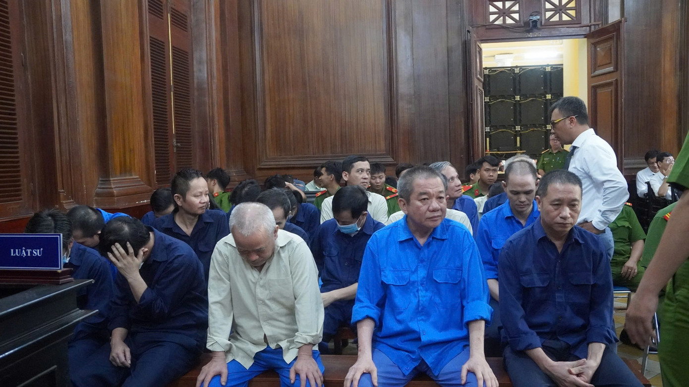 Cựu gi&aacute;m đốc Trung t&acirc;m đ&agrave;o tạo l&aacute;i xe bị phạt 26 năm t&ugrave; v&igrave; cấp chứng chỉ Giả - Ảnh 1.