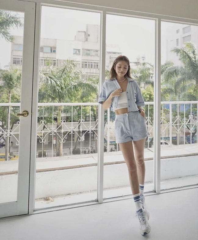 Nhà thiết kế 51 tuổi vẫn trẻ trung như thiếu nữ, hé lộ 10 thói quen chống lão hóa để duy trì vóc dáng và làn da 21 3 111302 1774048814432 1774048814625963340461