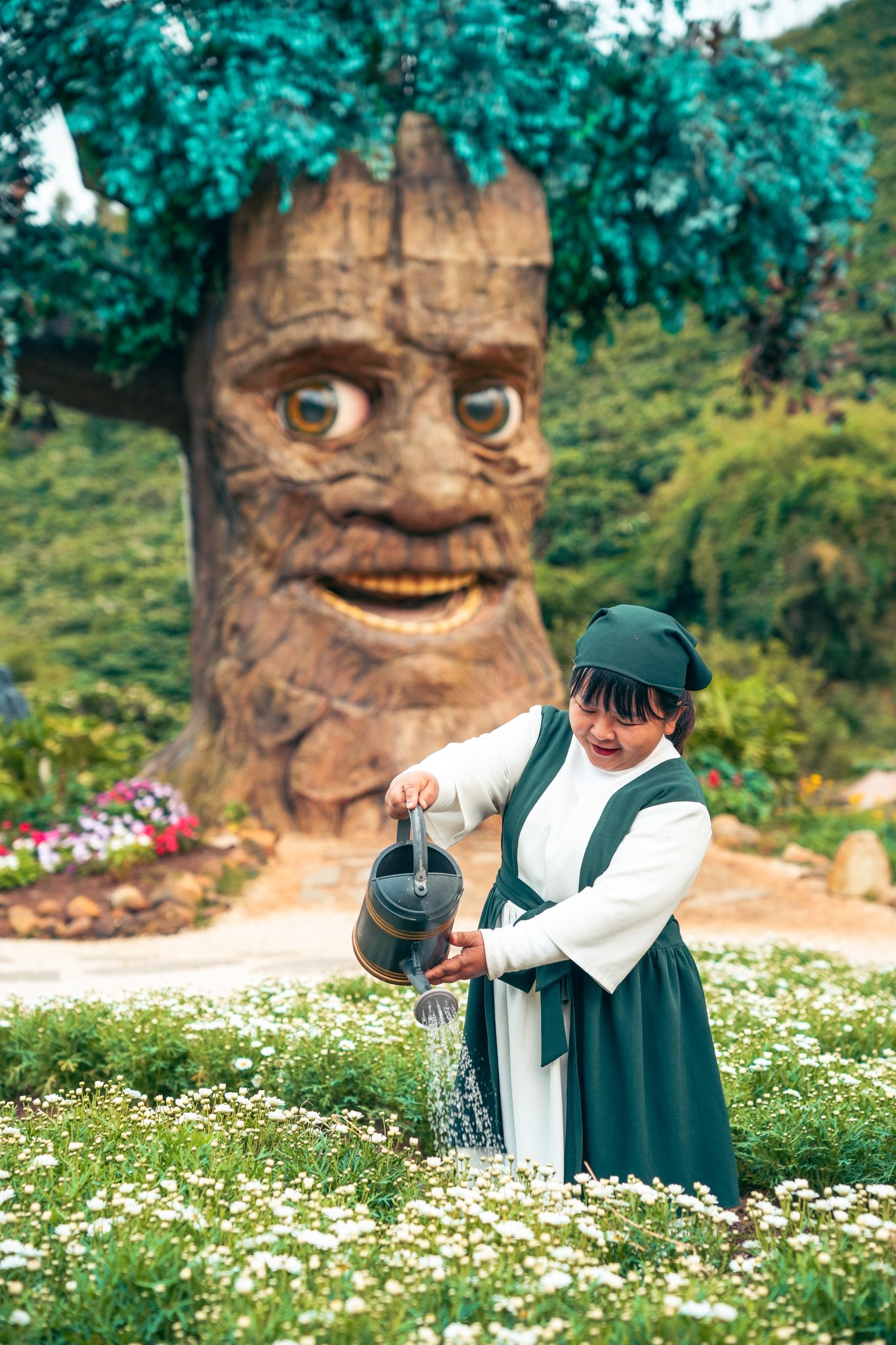 Kh&aacute;ch T&acirc;y đến Việt Nam tham quan "ng&ocirc;i l&agrave;ng người t&iacute; hon" dưới ch&acirc;n đ&egrave;o ở Đ&agrave; Lạt- Ảnh 10.