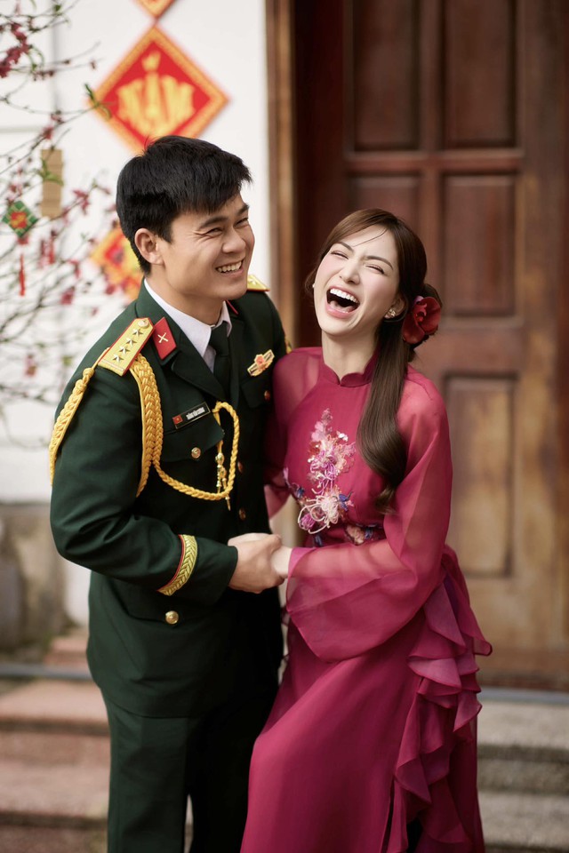 Clip Đại u&yacute; Thăng Văn Cương bẽn lẽn đi hỏi cưới Ho&agrave; Minzy, 1 chi tiết lộ r&otilde; mối quan hệ với nh&agrave; vợ- Ảnh 4.