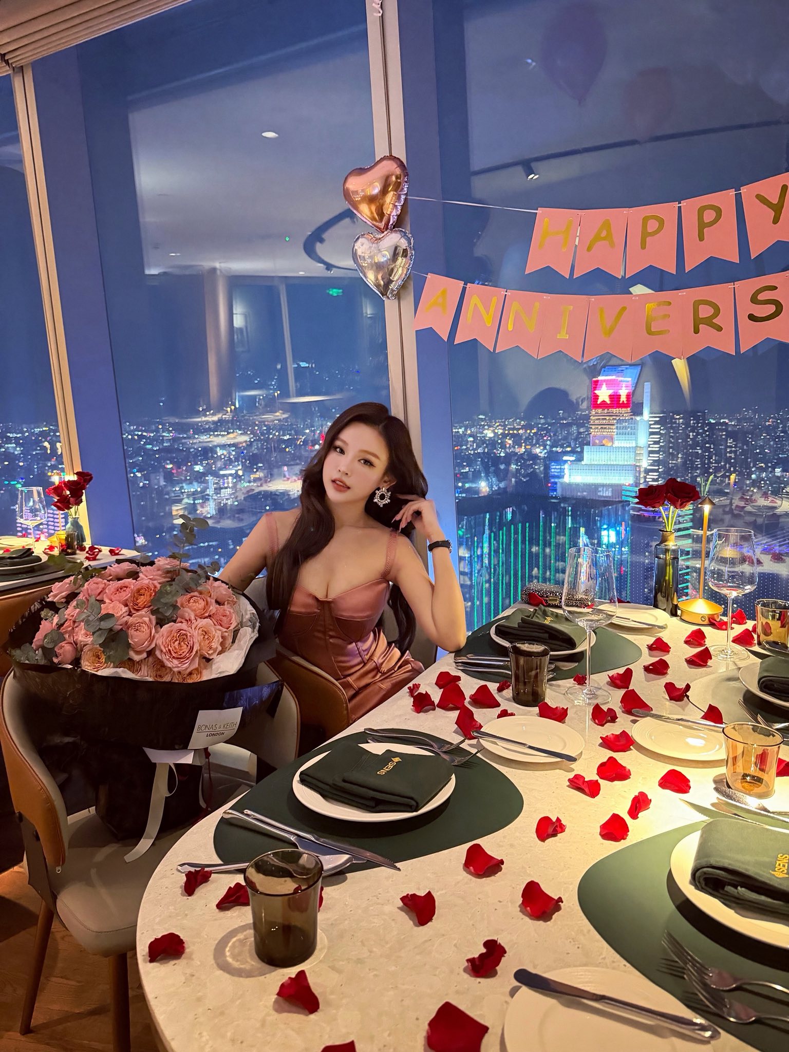 Mỹ nh&acirc;n U40 vẫn đẹp như đ&ocirc;i mươi, khiến đại gia si m&ecirc; suốt 13 năm, tặng biệt thự 100 tỷ - Ảnh 2.