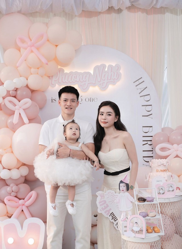 Nhan sắc vợ cầu thủ Thanh Nh&agrave;n g&acirc;y sốt - Ảnh 2.