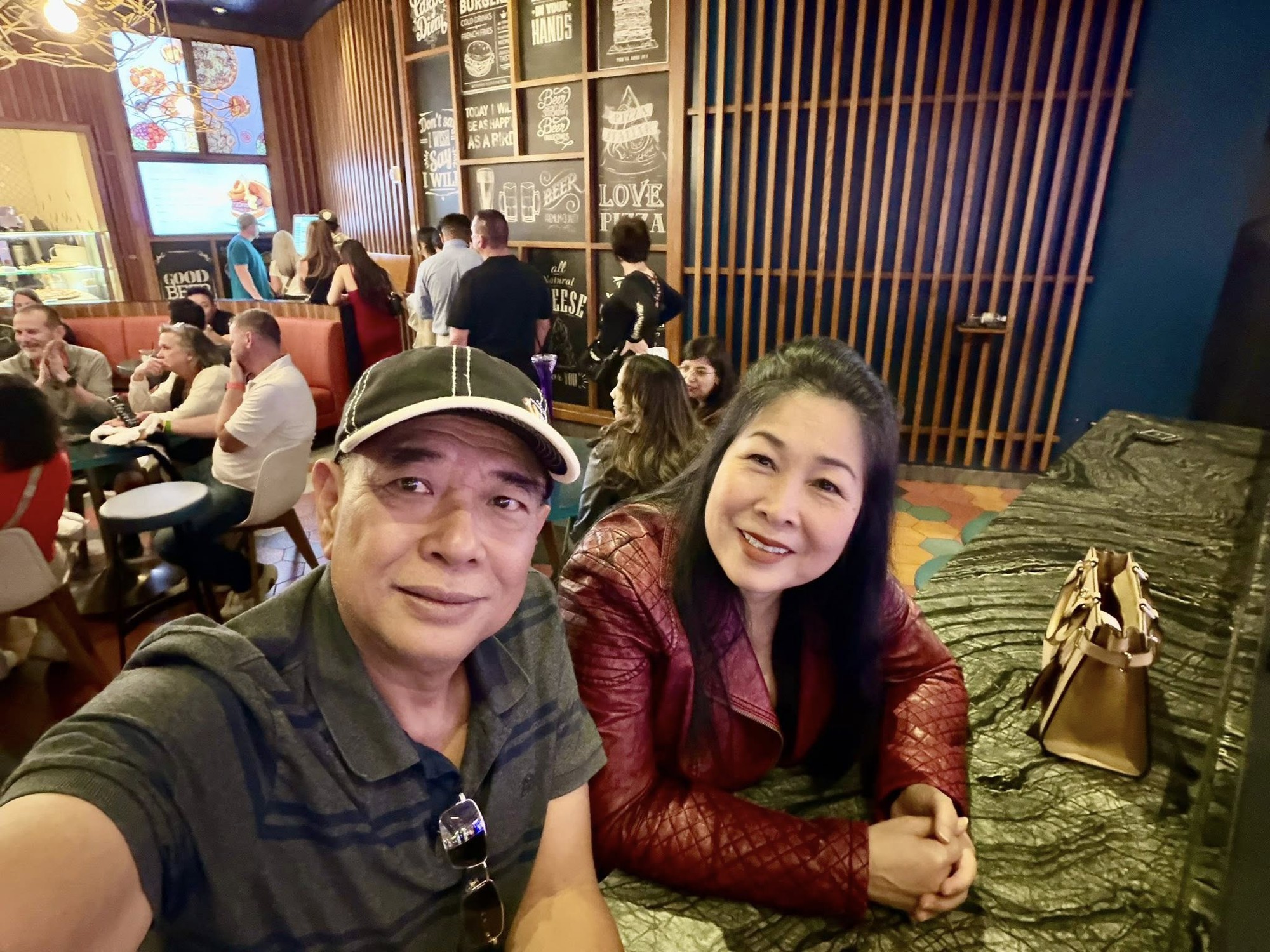 Nữ NSND 60 tuổi nổi tiếng Việt Nam đăng status n&oacute;i y&ecirc;u chồng "muốn được dựa dẫm" - Ảnh 1.