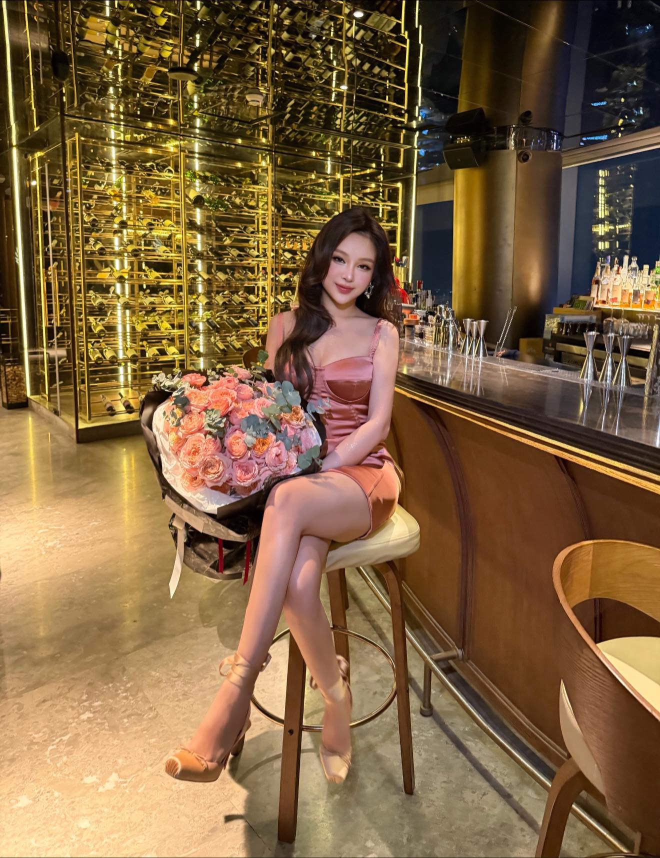 Mỹ nh&acirc;n U40 vẫn đẹp như đ&ocirc;i mươi, khiến đại gia si m&ecirc; suốt 13 năm, tặng biệt thự 100 tỷ - Ảnh 5.