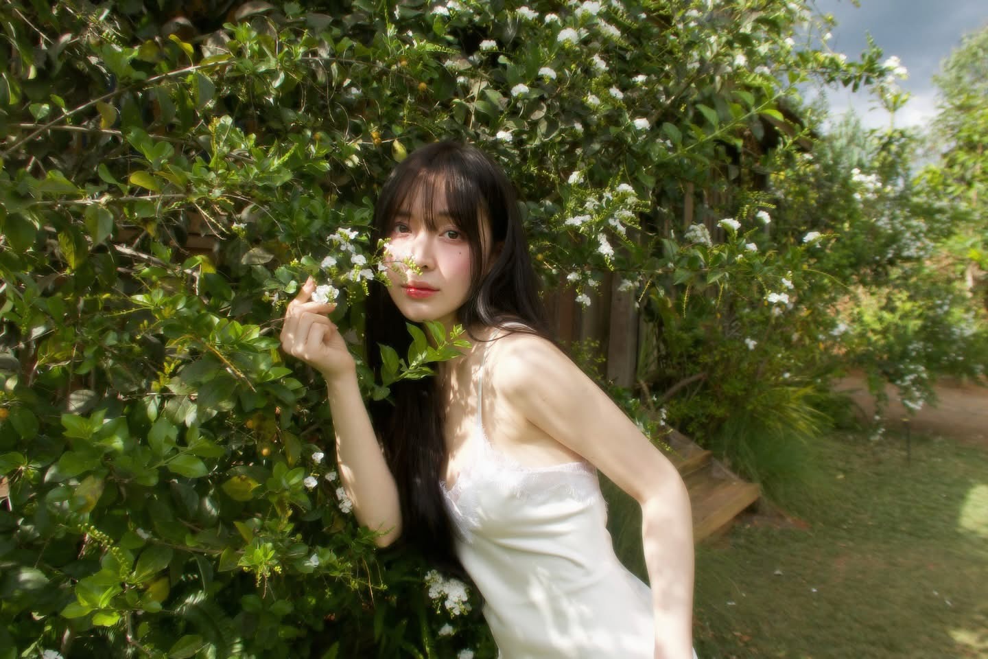 Say l&ograve;ng trước khoảnh khắc "n&agrave;ng thơ" b&ecirc;n gi&aacute; vẽ, vẻ đẹp thanh tao h&uacute;t hồn mọi &aacute;nh nh&igrave;n - Ảnh 4.