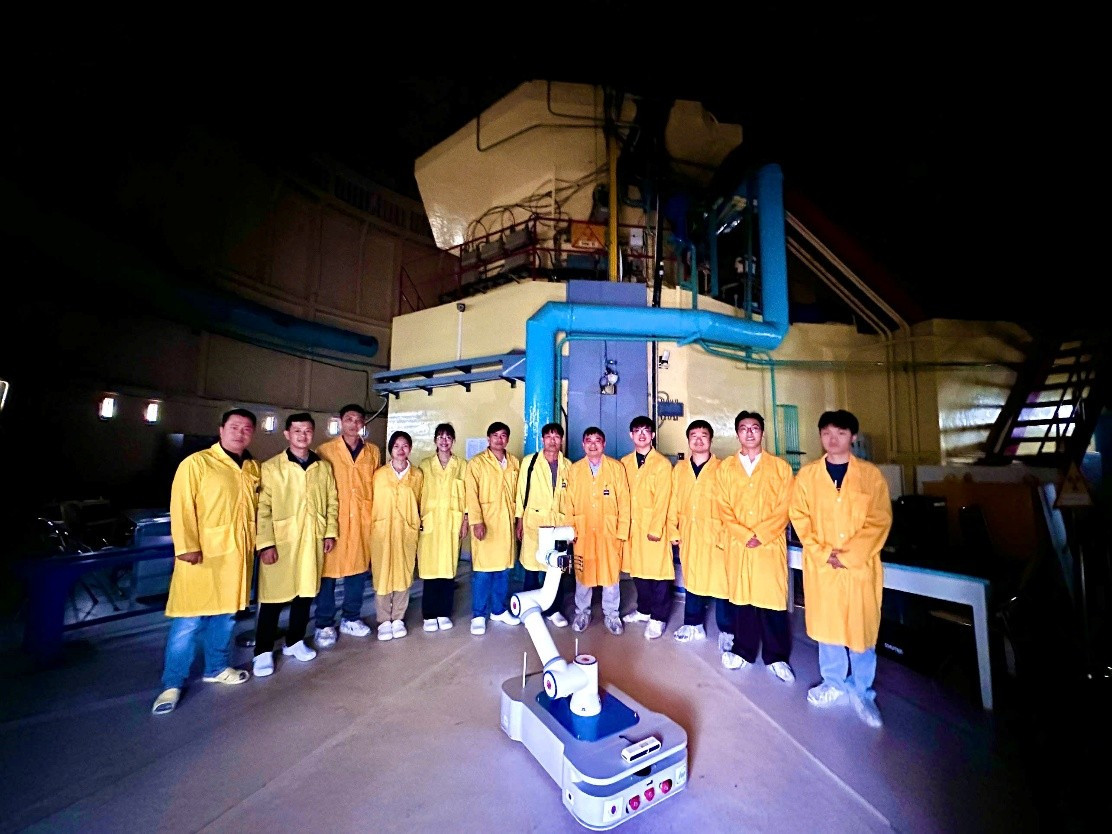 Việt Nam ti&ecirc;n phong c&ocirc;ng nghệ robot tự h&agrave;nh trong m&ocirc;i trường ph&oacute;ng xạ năm 2026 - Ảnh 2.