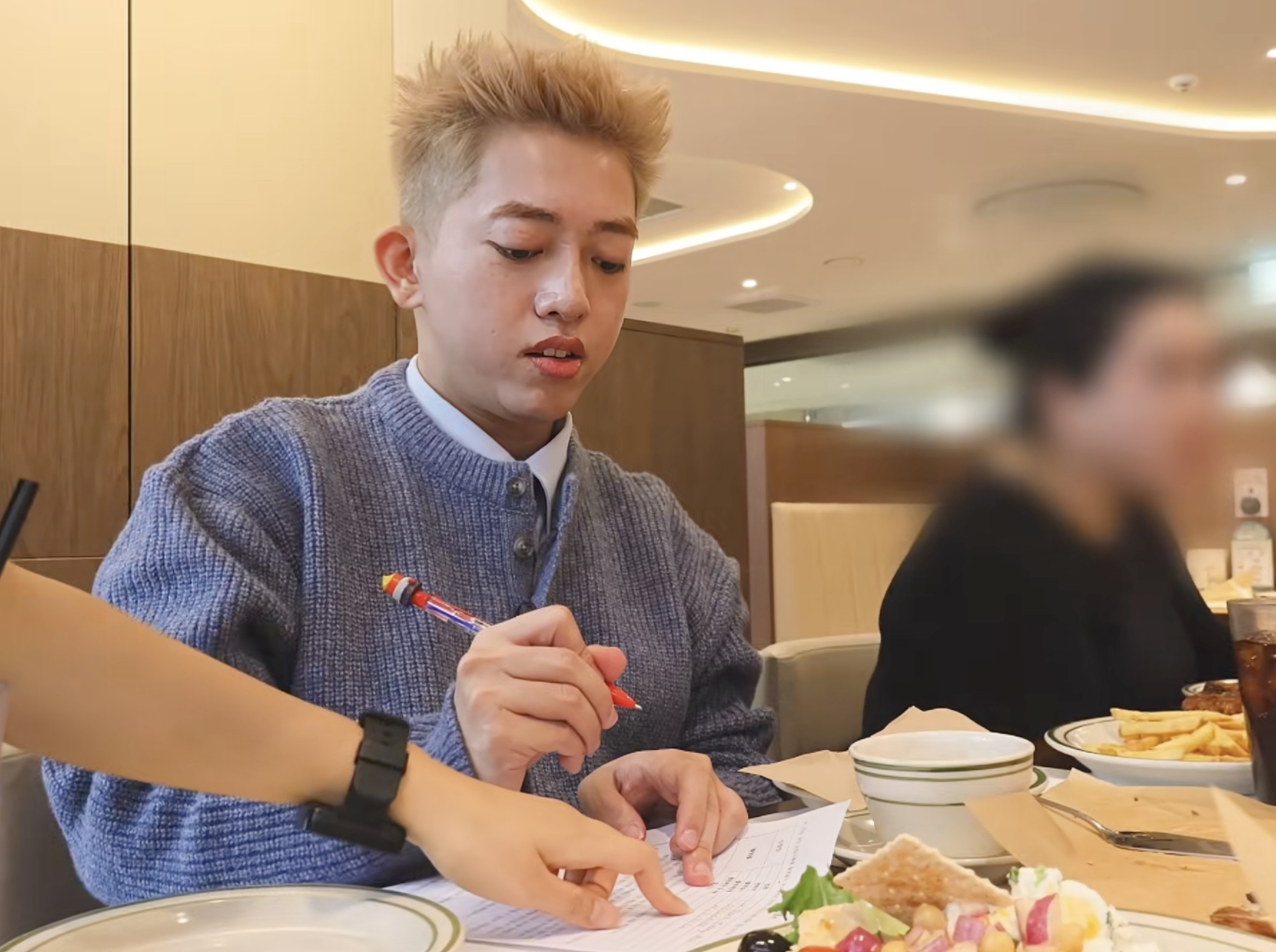 TikToker Việt 1,9 triệu follow Ho&agrave;ng Anh Panda bất ngờ bị lập bi&ecirc;n bản ngay giữa nh&agrave; h&agrave;ng ở H&agrave;n Quốc- Ảnh 1.