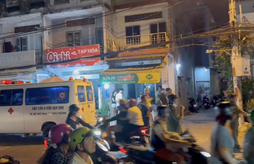 Ph&aacute;t hiện thanh ni&ecirc;n tử vong treo cổ tại nh&agrave; ở TPHCM g&acirc;y chấn động - Ảnh 1.