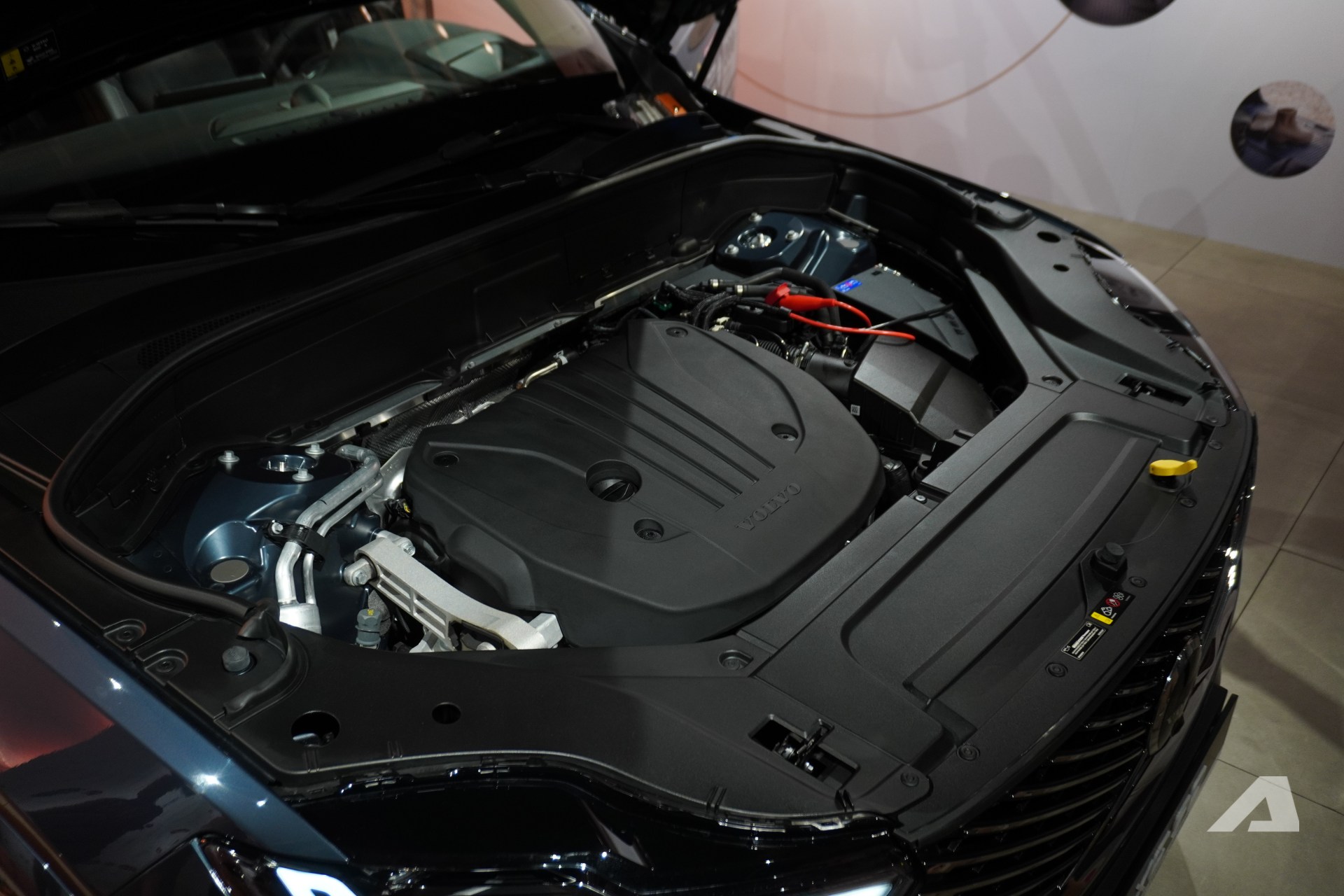 Volvo XC90 2026 ra mắt Việt Nam: Gi&aacute; 3,289 tỷ đồng rẻ hơn cả Lexus RX, m&agrave;n lớn hơn, động cơ kh&ocirc;ng mạnh như trước- Ảnh 5.