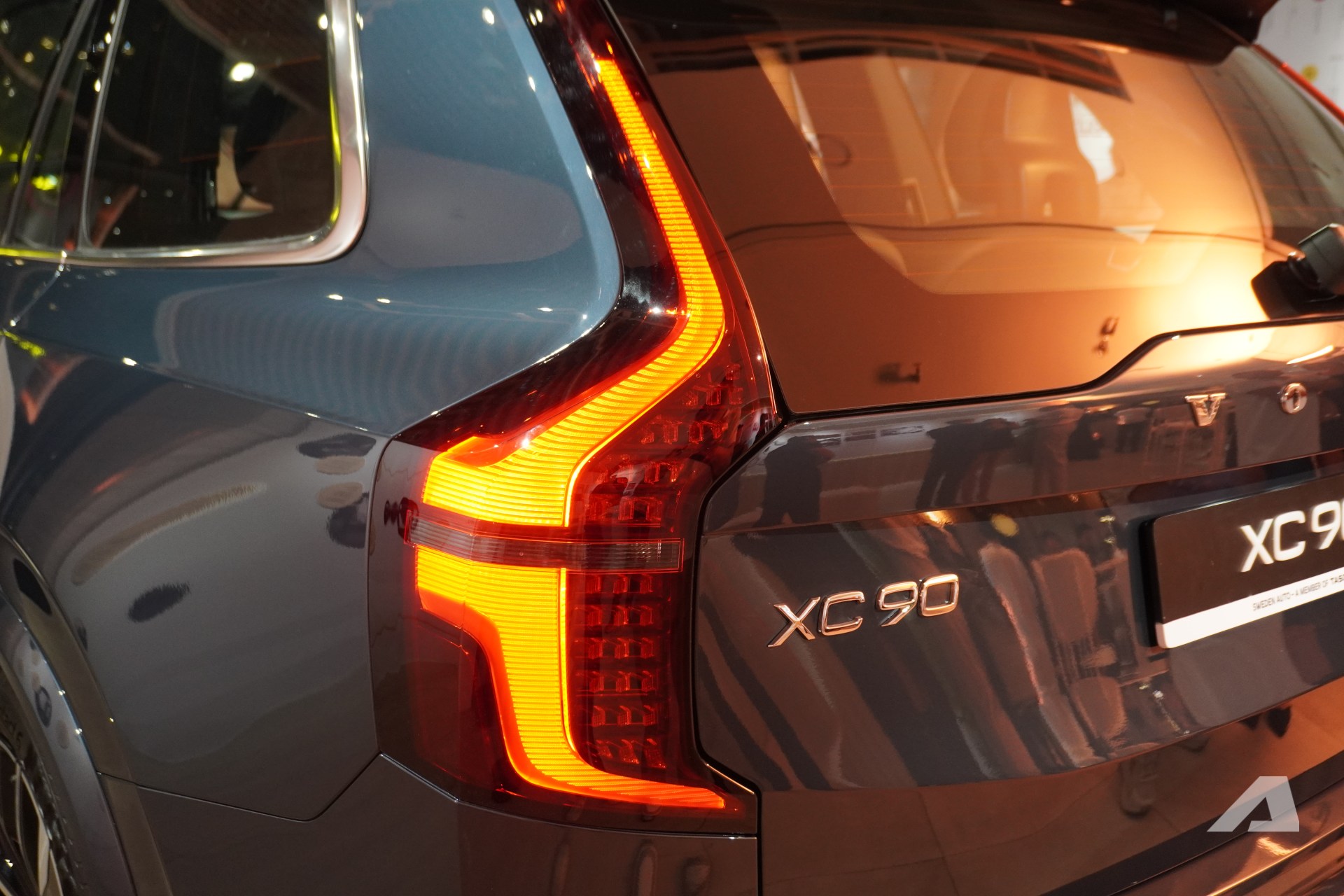 Volvo XC90 2026 ra mắt Việt Nam: Gi&aacute; 3,289 tỷ đồng rẻ hơn cả Lexus RX, m&agrave;n lớn hơn, động cơ kh&ocirc;ng mạnh như trước- Ảnh 11.