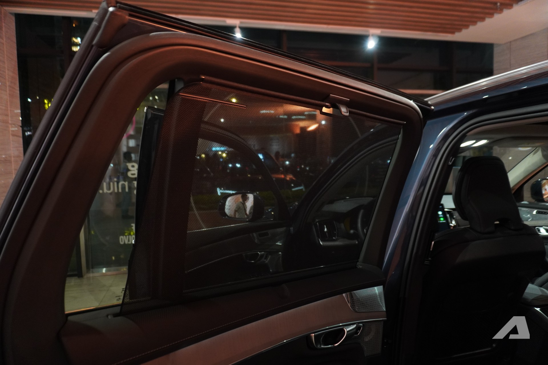 Volvo XC90 2026 ra mắt Việt Nam: Gi&aacute; 3,289 tỷ đồng rẻ hơn cả Lexus RX, m&agrave;n lớn hơn, động cơ kh&ocirc;ng mạnh như trước- Ảnh 17.