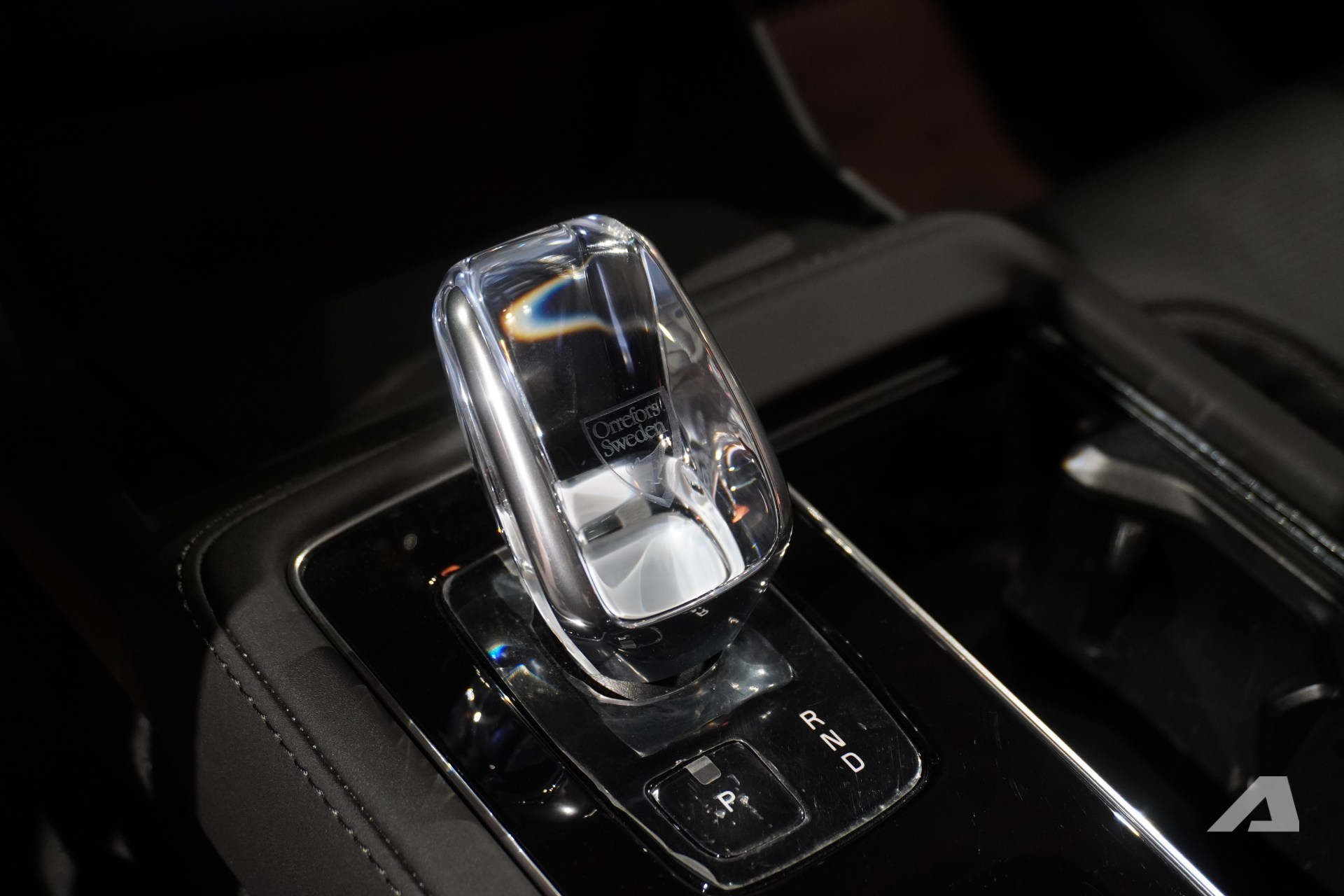 Volvo XC90 2026 ra mắt Việt Nam: Gi&aacute; 3,289 tỷ đồng rẻ hơn cả Lexus RX, m&agrave;n lớn hơn, động cơ kh&ocirc;ng mạnh như trước- Ảnh 15.