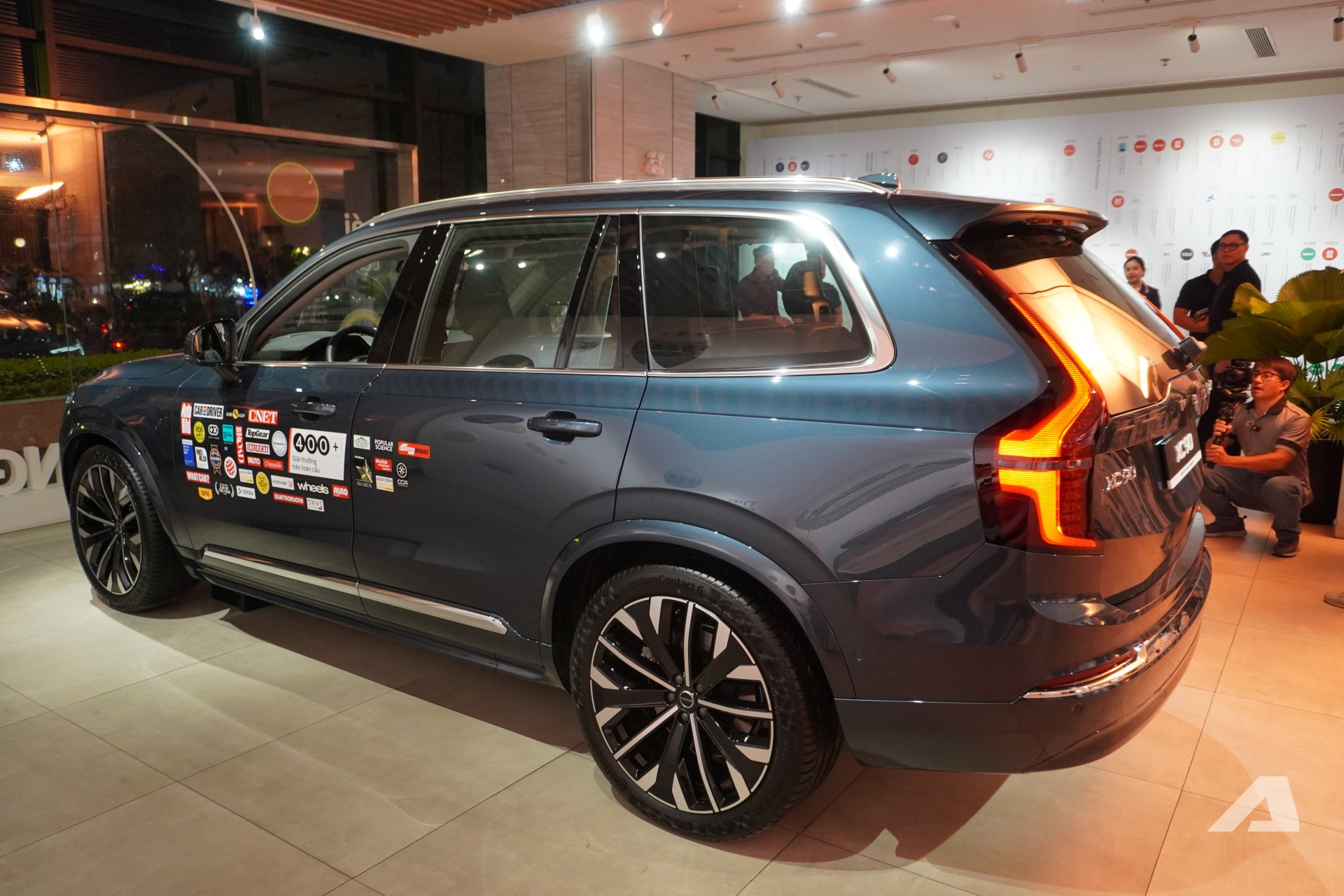 Volvo XC90 2026 ra mắt Việt Nam: Gi&aacute; 3,289 tỷ đồng rẻ hơn cả Lexus RX, m&agrave;n lớn hơn, động cơ kh&ocirc;ng mạnh như trước- Ảnh 7.